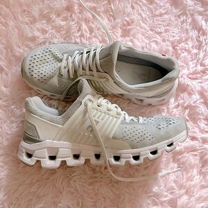 ON cloud cloud swift runners size 7